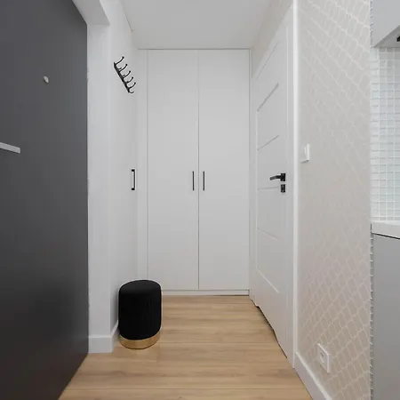 Apartman Ochota Bright For 4 Close To Och Teatr By Renters Varsó